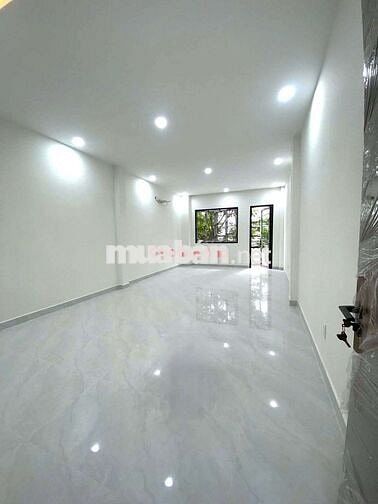 Cho thuê nhà mới xây mặt tiền Nguyễn Hồng Đào, dt. 4x18m 1 trệt 2 lầu