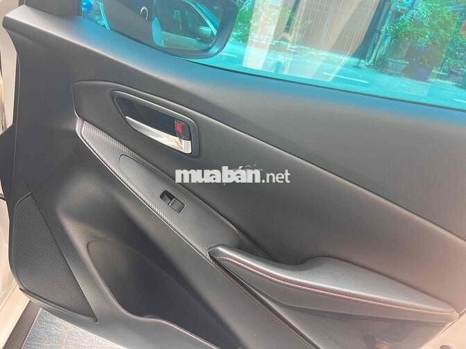 Mazda 2 2016 1.5 AT Hatchback - 89000 km
