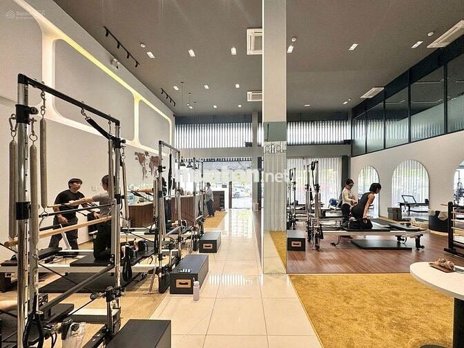 CHO THUÊ MẶT TIỀN NGANG 15M TRÊN ĐƯƠNG VÕ VĂN KIỆT P. CÔ GIANG QUẬN 1