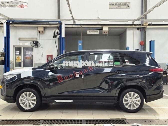 Toyota Innova Cross 2.0 CVT 2025 - 793 Triệu