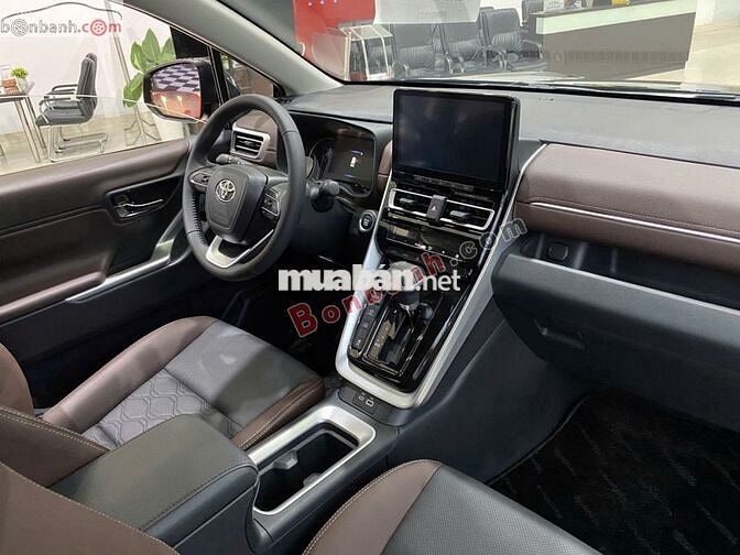 Toyota Innova Cross 2.0 CVT 2025 - 793 Triệu