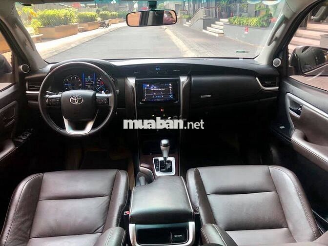 Fortuner 2019 máy dầu số tự động, màu xám