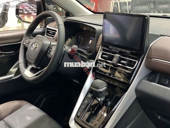 Toyota Innova Cross 2.0 CVT 2025 - 793 Triệu