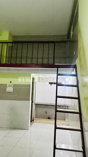 Phòng có gác chợ Hiệp Thành giờ giấc tự do
