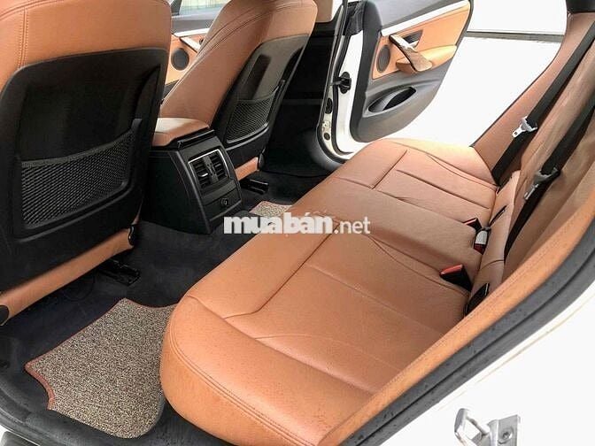BMW 3 Series 2017 320i GT - 80000 km