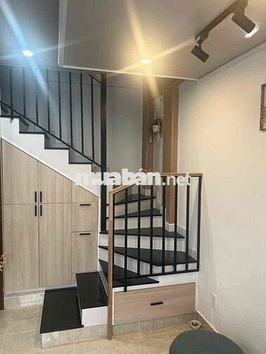 Bán nhà hẻm xe hơi Quận 1 dưới 6tỷ