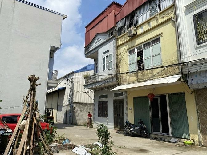 Cho thuê nhà 2 tầng 1 tum thôn 3 vạn phúc thanh trì
