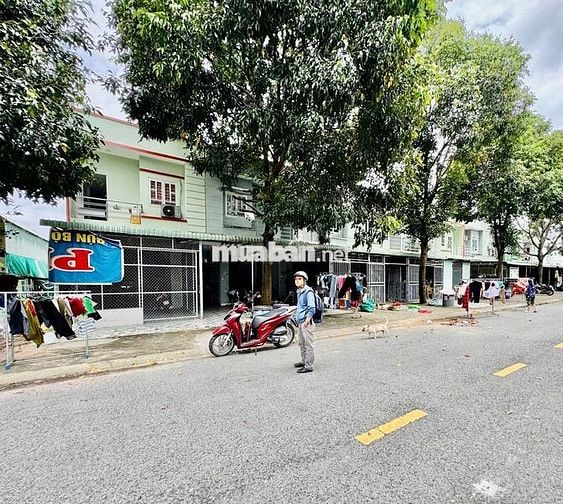 BÁN DÃY KIOT 150M2 SHR KDC - KCN BÀU BÀNG