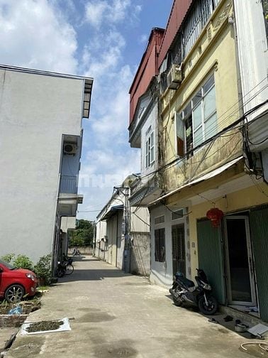 Cho thuê nhà 2 tầng 1 tum thôn 3 vạn phúc thanh trì