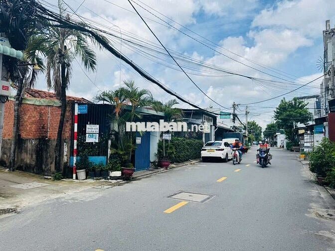 Nhà phố đúc 2 lầu 9 chủ đg oto ngay bv Q12