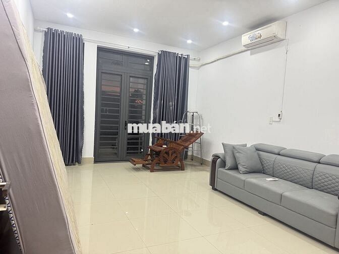 nhà nguyên căn vào ở được liền tiện ích đầy đủ