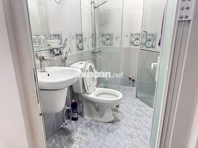 nhà nguyên căn vào ở được liền tiện ích đầy đủ