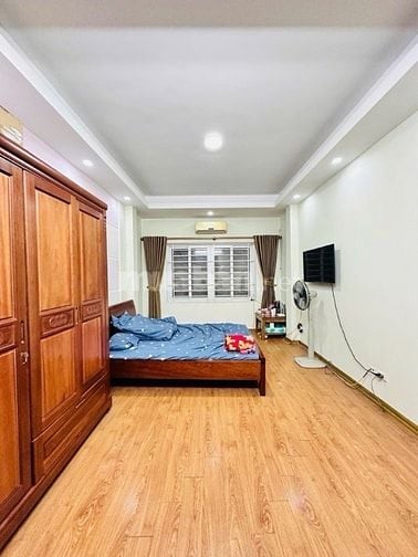 CẦU GIẤY,HIẾM, CÒN SÓT LẠI, 5 TẦNG,4 NGỦ, DT 35M2, PHẢI THẬT NHANH