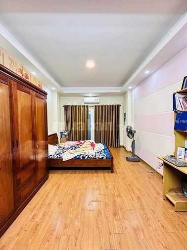 CẦU GIẤY,HIẾM, CÒN SÓT LẠI, 5 TẦNG,4 NGỦ, DT 35M2, PHẢI THẬT NHANH