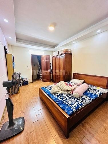 CẦU GIẤY,HIẾM, CÒN SÓT LẠI, 5 TẦNG,4 NGỦ, DT 35M2, PHẢI THẬT NHANH