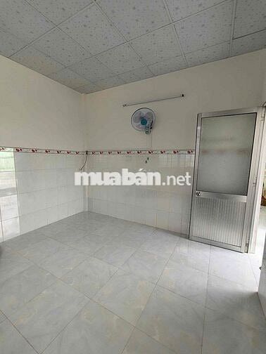 nhà nặt tiền 3tỷ3 cách vòng xoay 30m