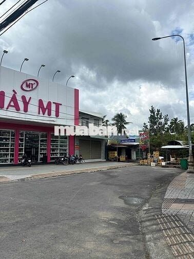nhà nặt tiền 3tỷ3 cách vòng xoay 30m