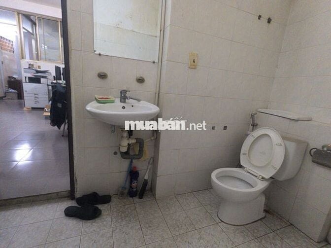 Mặt Bằng Kinh Doanh Hẻm  Xe Hơi Bùi Viện Có Phòng Ngủ Riêng