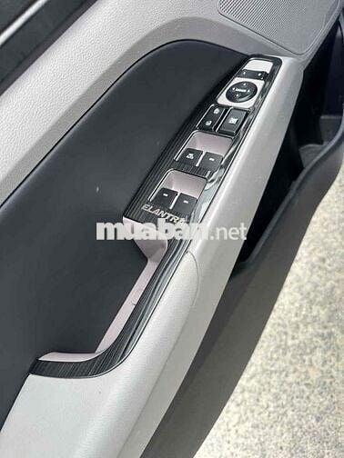 Hyundai Elantra 2016 1.6 MT