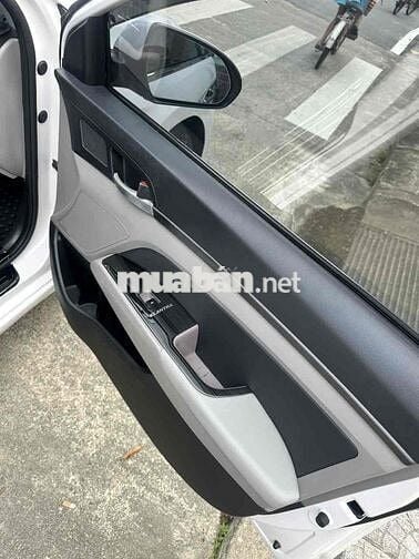 Hyundai Elantra 2016 1.6 MT