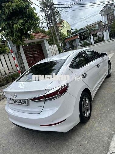 Hyundai Elantra 2016 1.6 MT