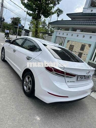 Hyundai Elantra 2016 1.6 MT