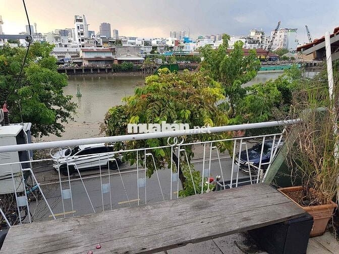 MBKD Trần Xuân Soạn, kế bên Lê văn Lương, quán nhậu hết sẩy.