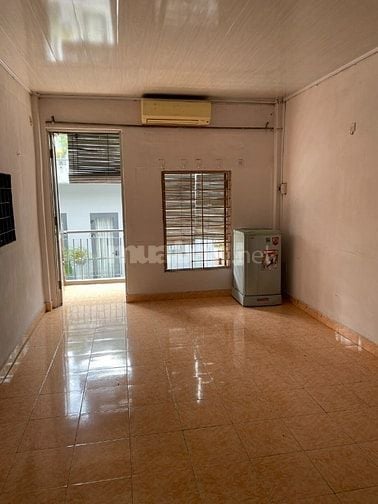 Cho nữ thuê phòng nguyên lầu 3, lối đi riêng (cách đường chính 30m)