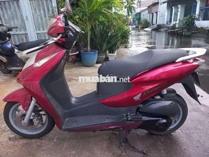 Honda dylan 150