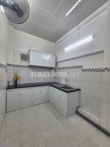 Cách mặt tiền Hoà Hảo 2 căn,Khu kinh doanh,3Tầng,3PN, NG Tiểu La 