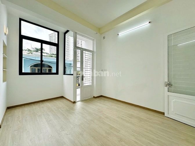 NGUYỄN XÍ, NHÀ HẺM XE HƠI CÁCH ĐƯỜNG CHÍNH 40M