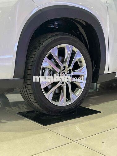 Toyota Innova Cross 2025 2.400KM Thương lượng mạnh