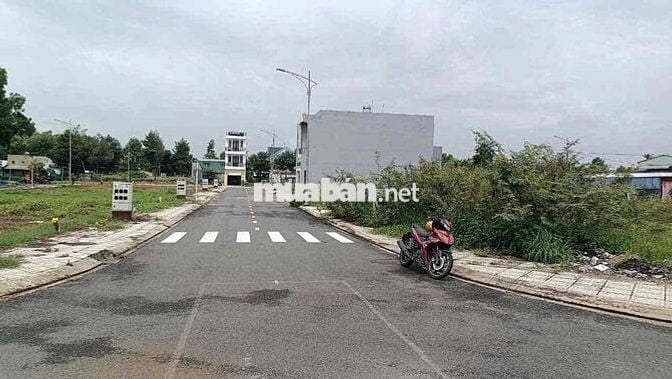 Cần bán lô góc 2 MT tái định cư Lái thiêu 71,5m2 sổ hồng riêng