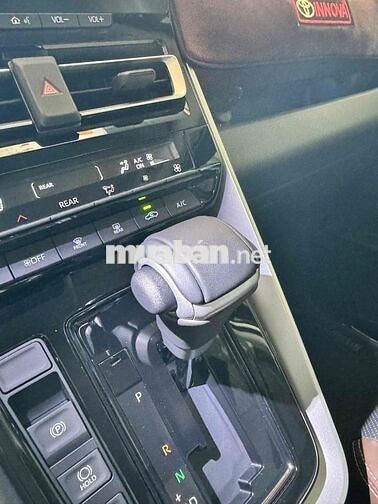Toyota Innova Cross 2025 2.400KM Thương lượng mạnh