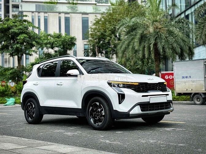 Kia Sonet 2025 Luxury 1.5 AT - 2000 km