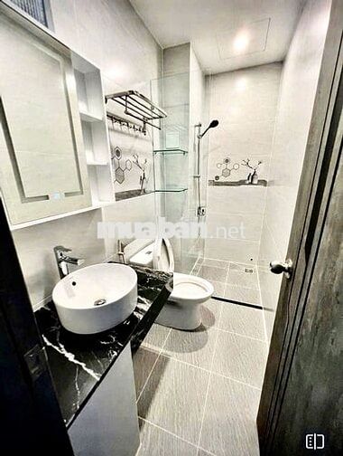 TÒA NHÀ ỐP KÍNH, 5x20m - 24A Hoàng Hoa Thám, P.7, BT - có thang máy