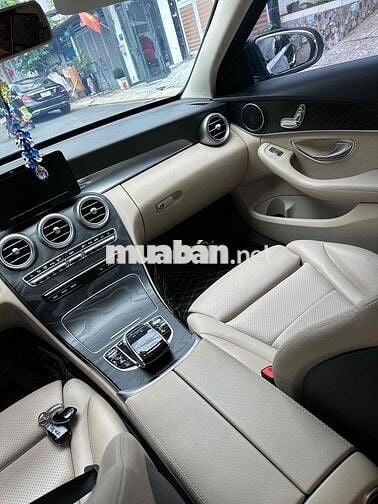 Mercedes Benz C200 - 56000 km model 2020