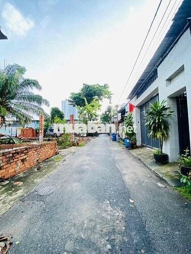 Cần bán nhanh lô đất lái thiêu 18. ngang 10x25,3 đường nhựa thông