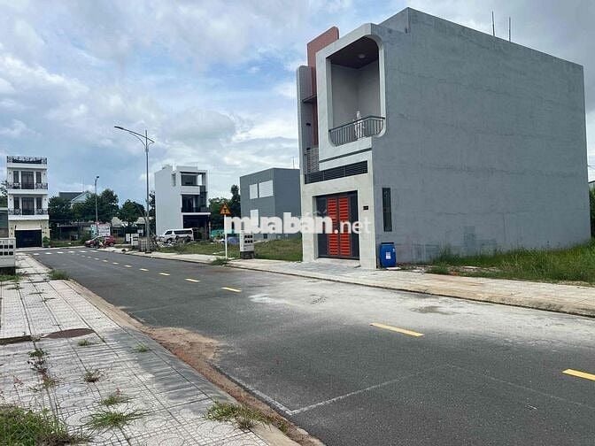 Cần bán lô góc 2 MT tái định cư Lái thiêu 71,5m2 sổ hồng riêng