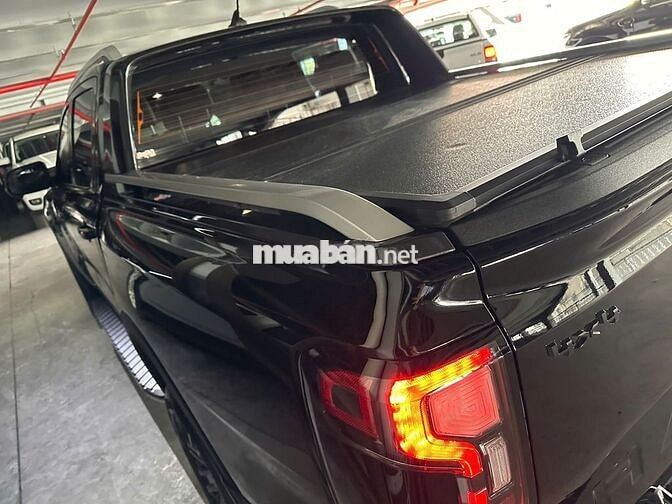 Ford Ranger Wildtrak 2024, lướt 8.000km, vay 75%