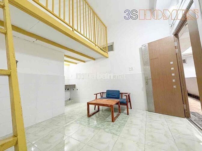 Phòng gác lửng trống ở liền gần Cộng Hoà