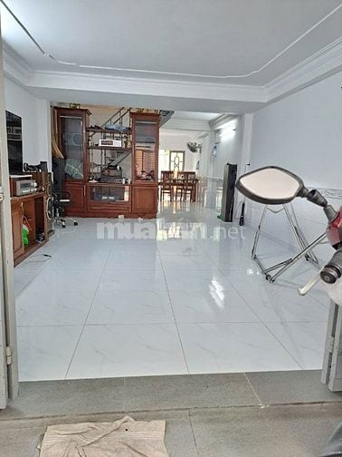 Nhà hẻm xe hơi  .2 mt trước và sau 