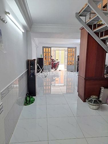 Nhà hẻm xe hơi  .2 mt trước và sau 
