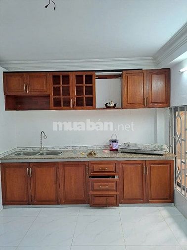 Nhà hẻm xe hơi  .2 mt trước và sau 