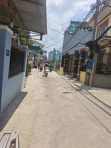 Nhà hẻm xe hơi  .2 mt trước và sau 