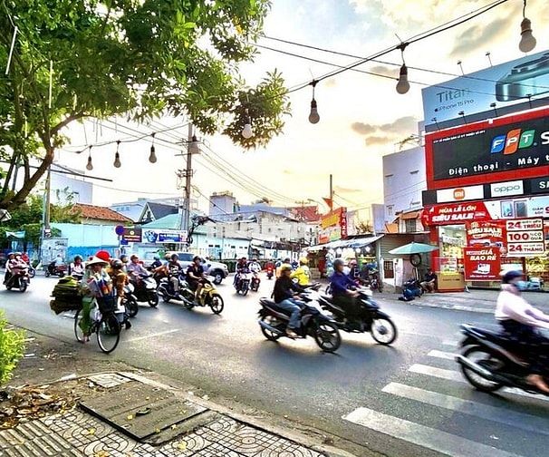 CHO THUÊ NGUYÊN CĂN NHÀ 5 TẦNG HÒA KÝ NGAY ĐẠI HỌC Y DƯỢC CÓ THANG MÁY