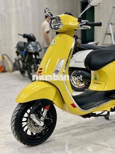 Vespa Sprint 125 2021 vàng đẹp, biển 93 chính chủ