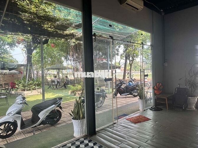 Cần sang quán caffe sân vườn ngay bờ sông rộng rãi thoáng mát