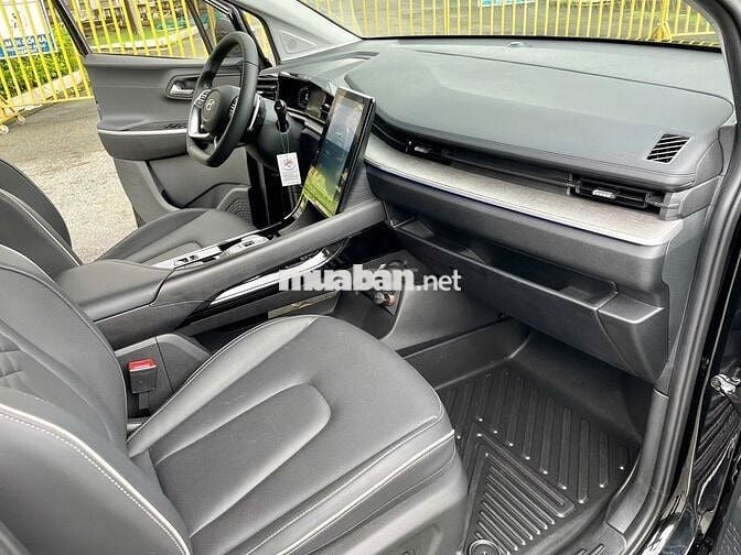 Hyundai Custin 2025 Cao Cấp 2.0T - 10,000 km.