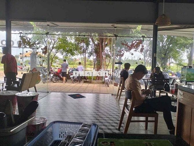 Cần sang quán caffe sân vườn ngay bờ sông rộng rãi thoáng mát